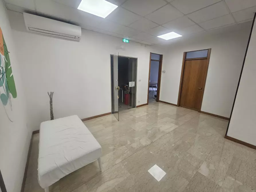 Immagine 2 di Ufficio in vendita  in piazza de gasperi a Padova