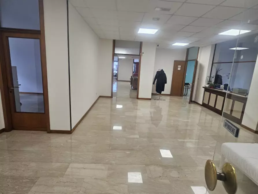 Immagine 4 di Ufficio in vendita  in piazza de gasperi a Padova