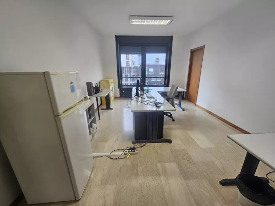 Immagine 11 di Ufficio in vendita  in piazza de gasperi a Padova