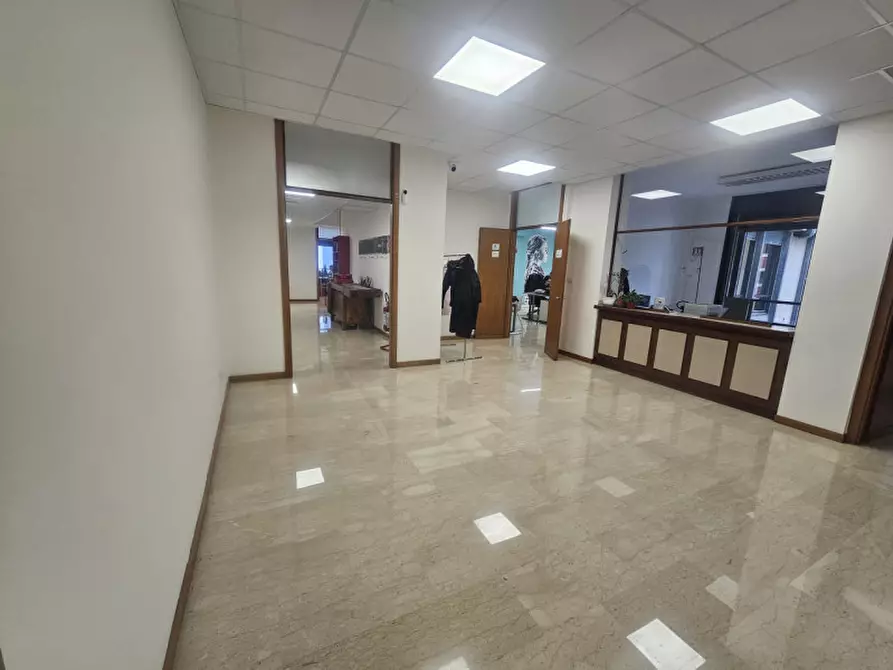 Immagine 13 di Ufficio in vendita  in piazza de gasperi a Padova