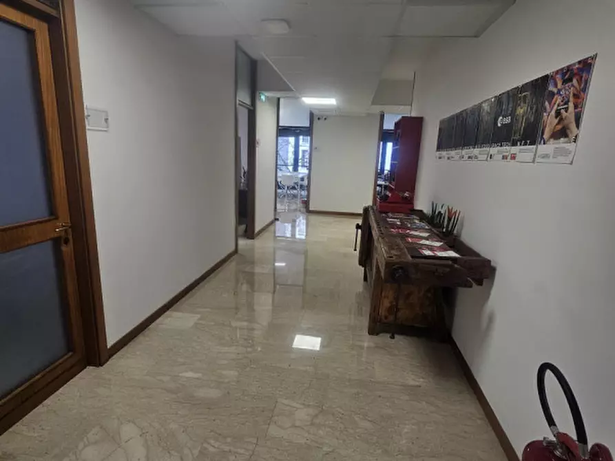 Immagine 14 di Ufficio in vendita  in piazza de gasperi a Padova