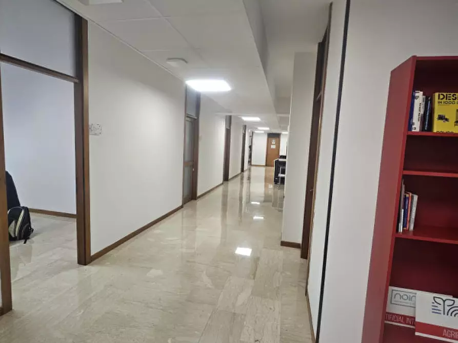 Immagine 17 di Ufficio in vendita  in piazza de gasperi a Padova