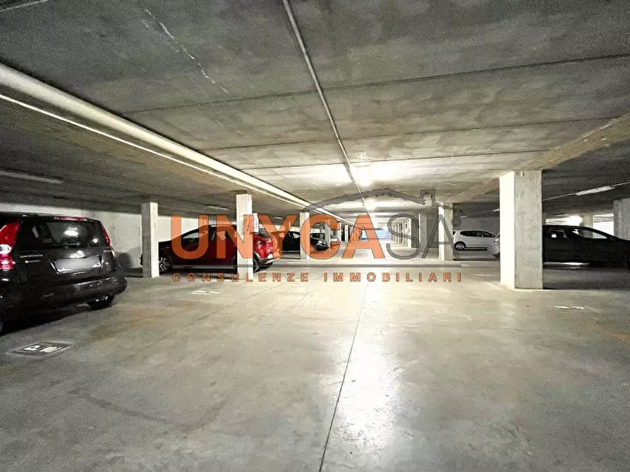 Immagine 1 di Posto auto in vendita  in Viale Venezia a Verona