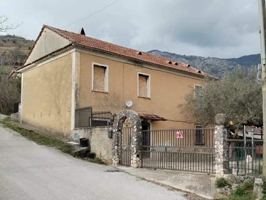Immagine 1 di Casa indipendente in vendita  in via maiolfe a Alvito