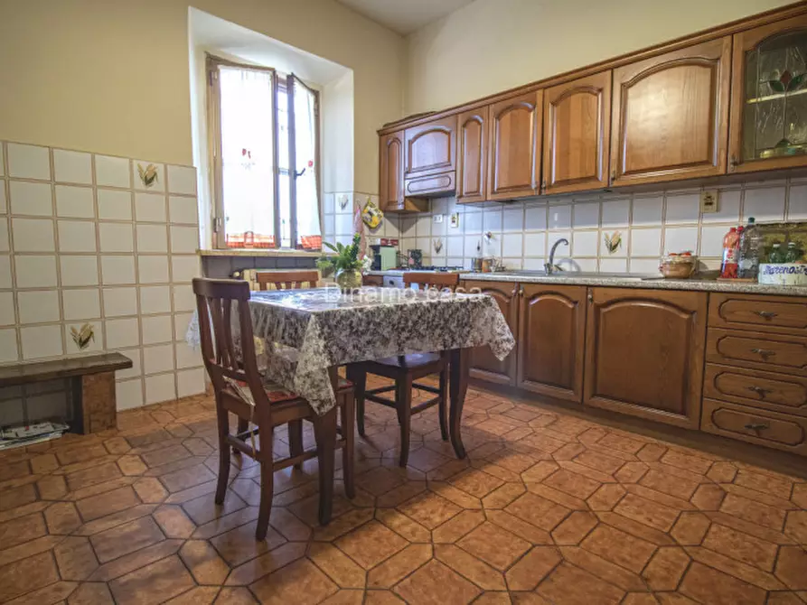 Immagine 2 di Casa indipendente in vendita  a Prato