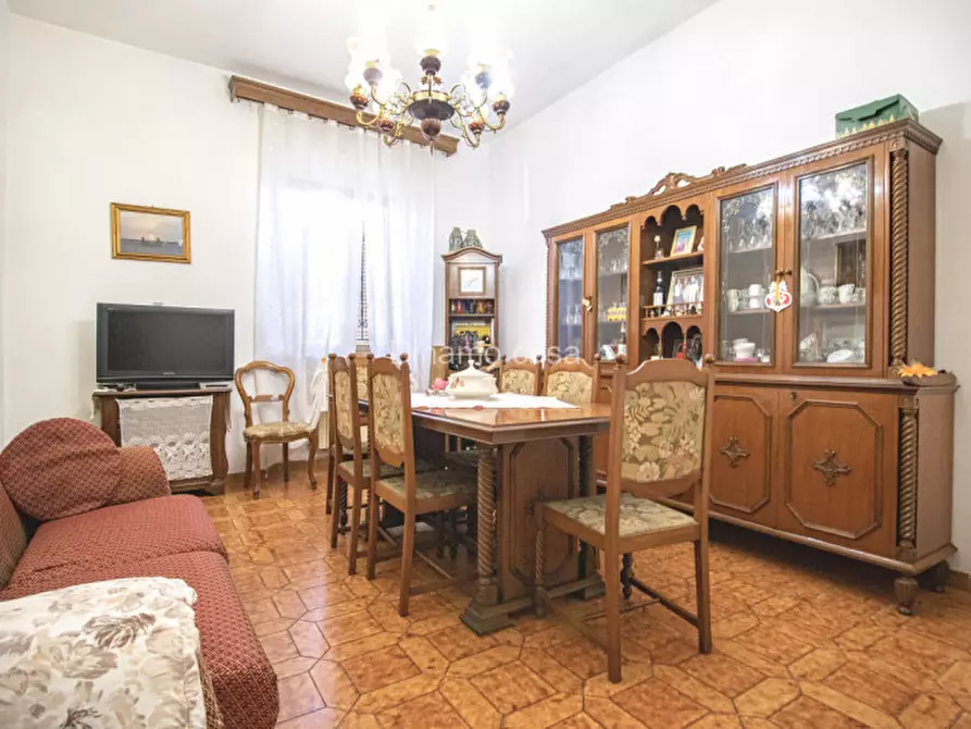 Immagine 3 di Casa indipendente in vendita  a Prato