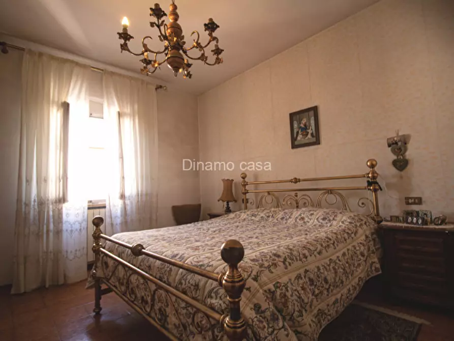 Immagine 10 di Casa indipendente in vendita  a Prato