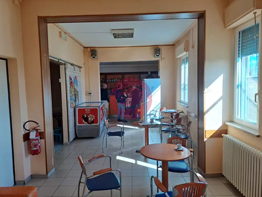 Immagine 2 di Attività commerciale in vendita  a Roncofreddo
