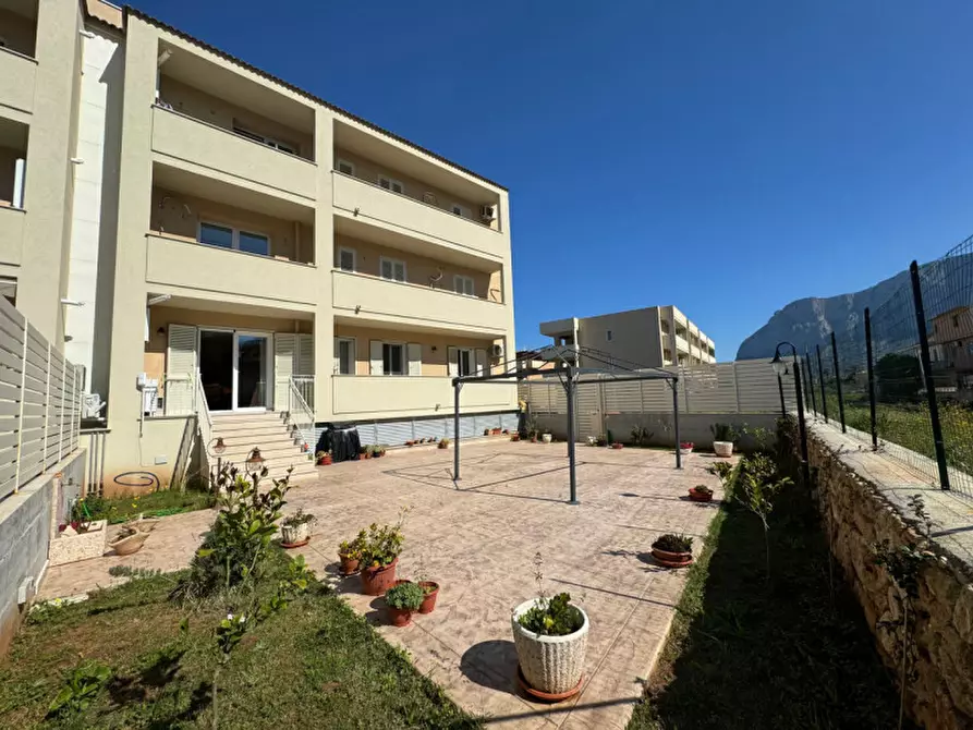 Immagine 1 di Appartamento in vendita  in Via Giovanni verga 2a a Terrasini