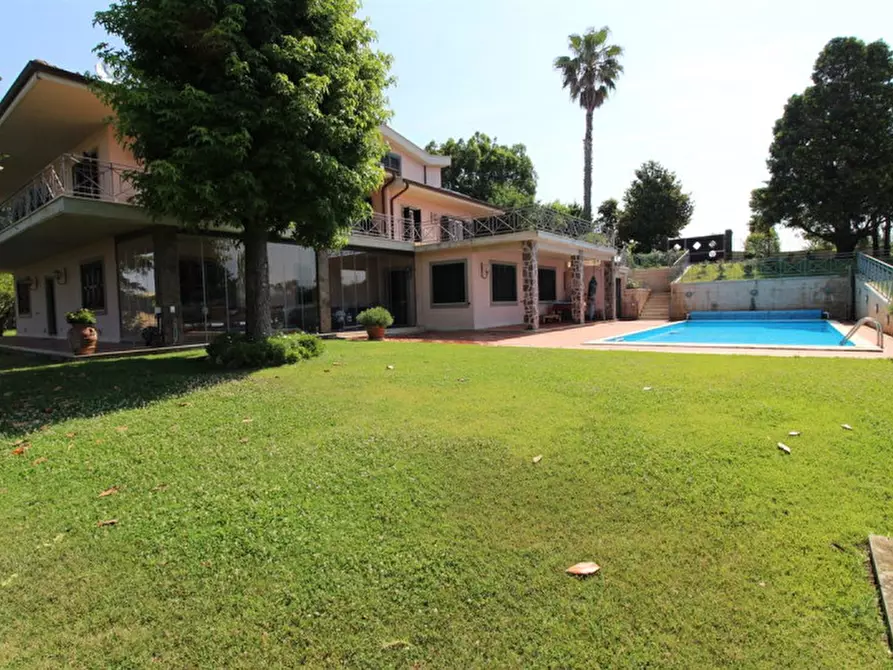 Immagine 1 di Villa in vendita  in Via codette 50 a Sacrofano
