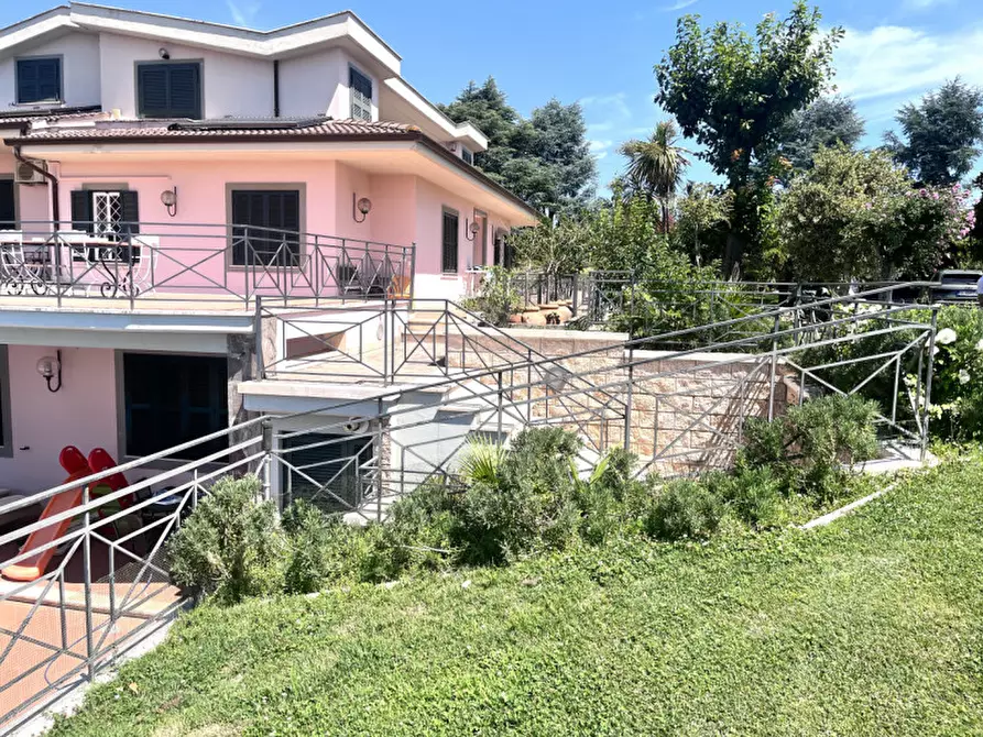 Immagine 29 di Villa in vendita  in Via codette 50 a Sacrofano