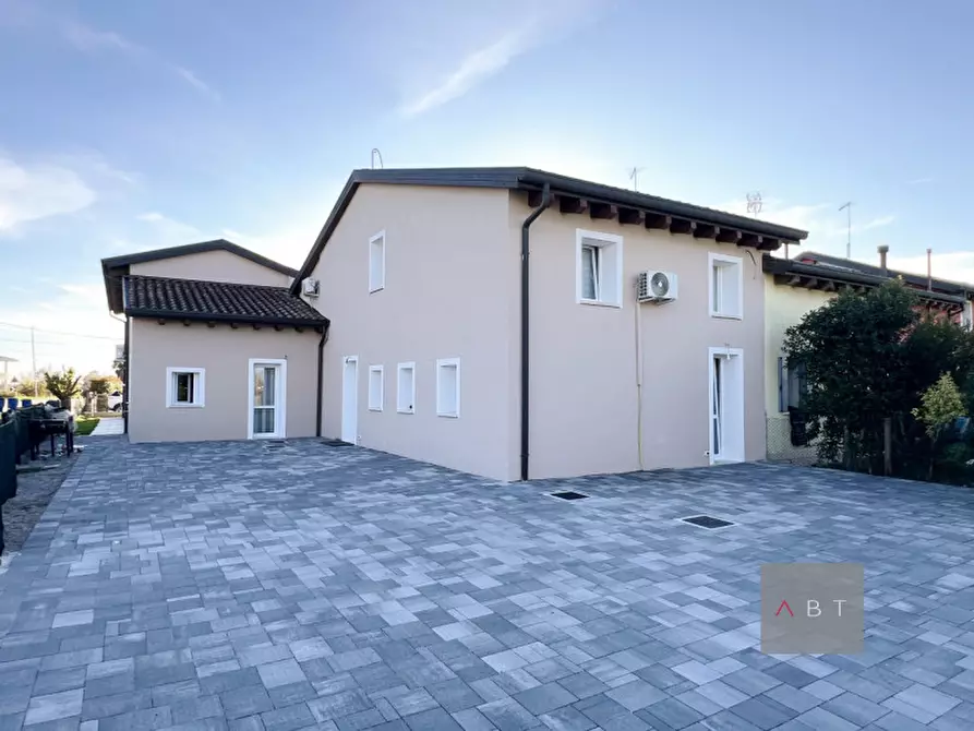 Immagine 1 di Villetta a schiera in vendita  a Castelfranco Veneto