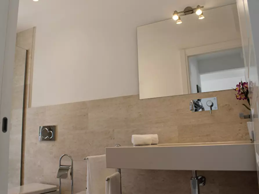 Immagine 13 di Appartamento in vendita  in via dei platani a Olbia