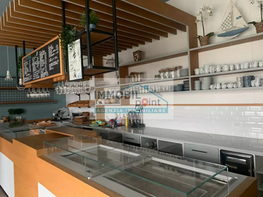 Immagine 4 di Negozio in vendita  in via Valerio Flacco a Montegrotto Terme