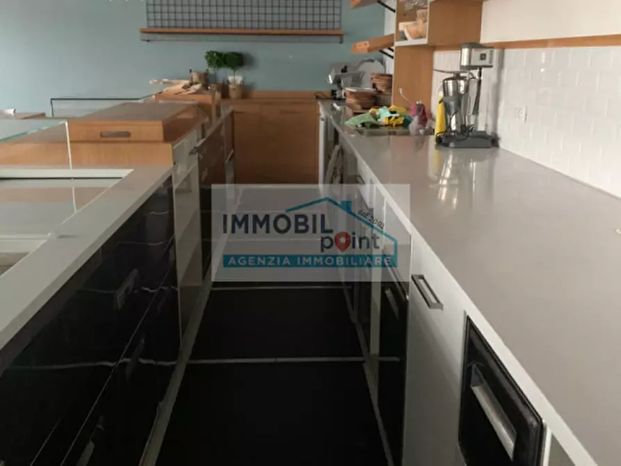 Immagine 5 di Negozio in vendita  in via Valerio Flacco a Montegrotto Terme
