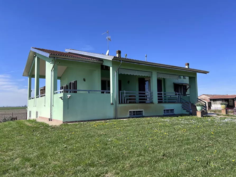Immagine 1 di Villa in vendita  in strada provinciale 61/g a Roccabianca