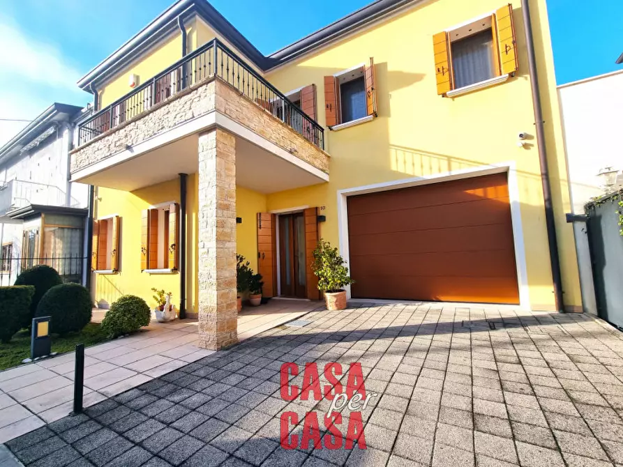 Immagine 1 di Casa bifamiliare in vendita  in via aristide stefani 10 a Padova