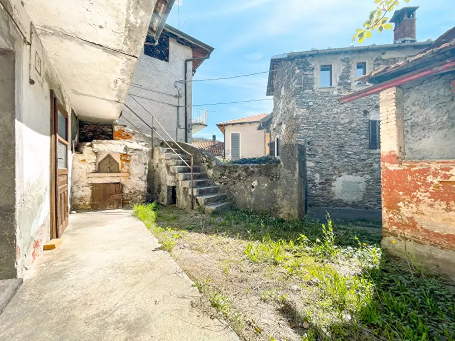 Immagine 4 di Rustico / casale in vendita  in Via Adua 11 a Miasino