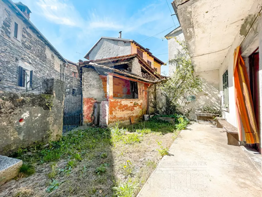 Immagine 5 di Rustico / casale in vendita  in Via Adua 11 a Miasino