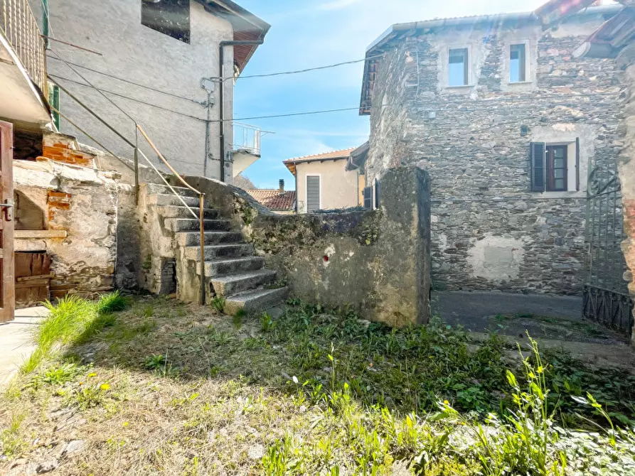 Immagine 7 di Rustico / casale in vendita  in Via Adua 11 a Miasino