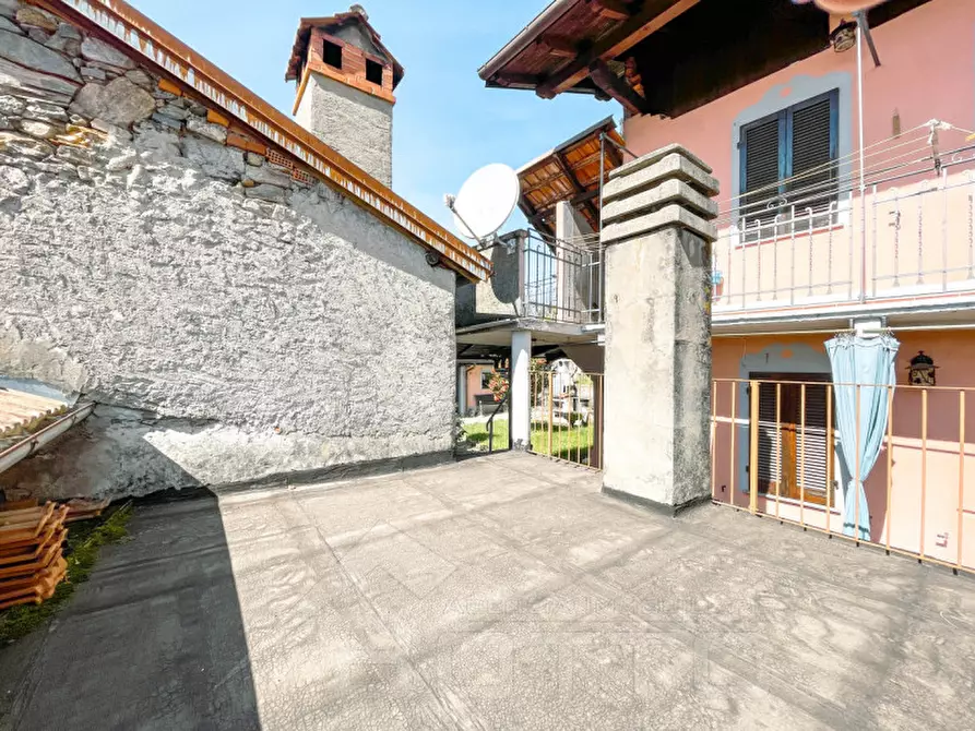 Immagine 17 di Rustico / casale in vendita  in Via Adua 11 a Miasino