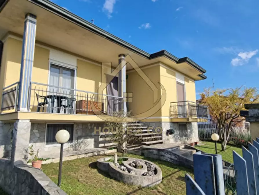 Immagine 1 di Villa in vendita  in VIA GRAVELLONA a Vigevano