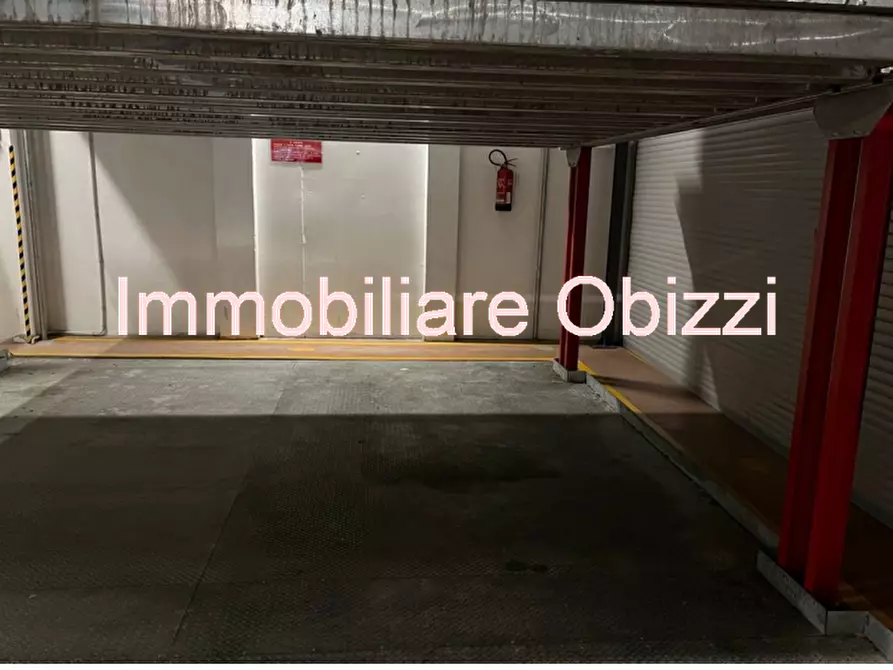 Immagine 1 di Garage in vendita  in Piazza Duomo a Padova