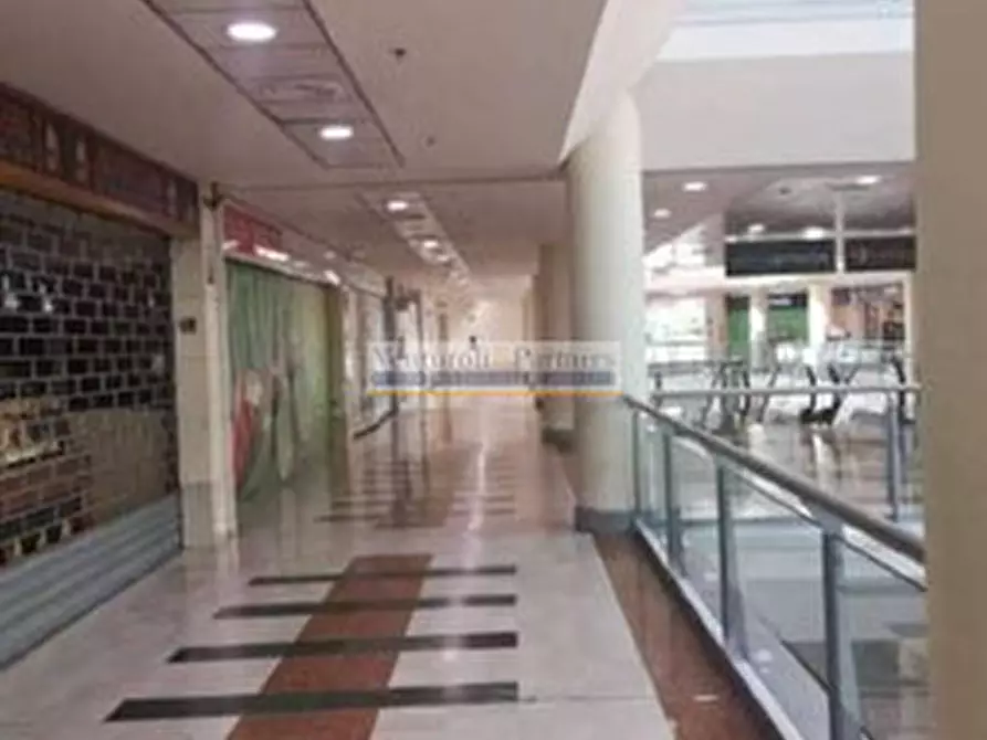 Immagine 2 di Negozio in vendita  in via sant'afra a Corte Franca