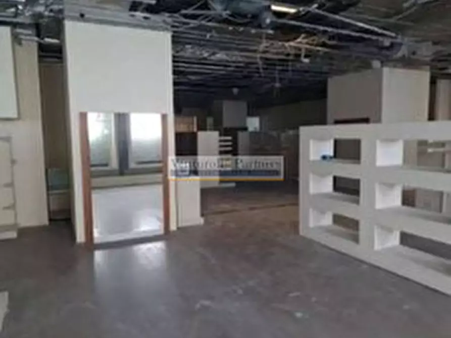 Immagine 4 di Negozio in vendita  in via sant'afra a Corte Franca