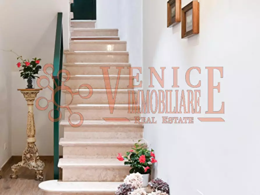 Immagine 1 di Villetta a schiera in vendita  a Venezia