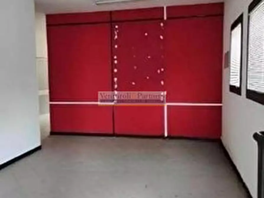 Immagine 5 di Negozio in vendita  in via del barbone a Rovato