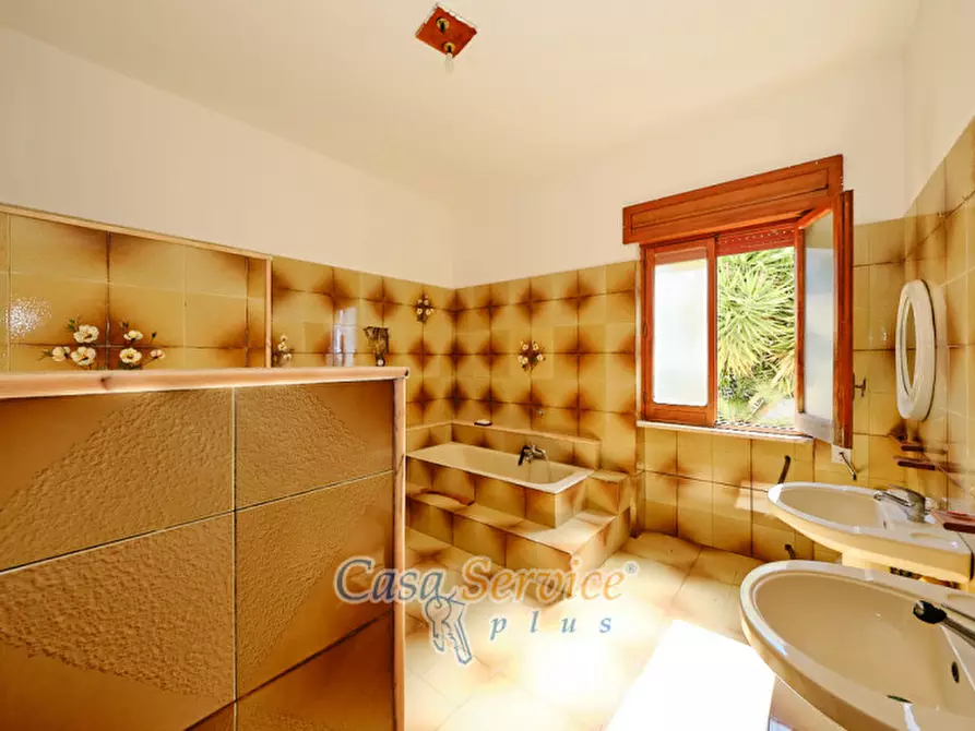 Immagine 27 di Villa in vendita  in Via Savona a Matino