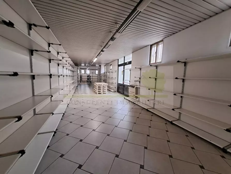 Immagine 9 di Negozio in affitto  in via Solferino Guidizzolo a Guidizzolo