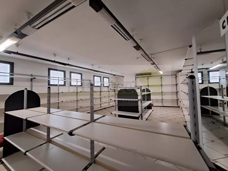 Immagine 10 di Negozio in affitto  in via Solferino Guidizzolo a Guidizzolo