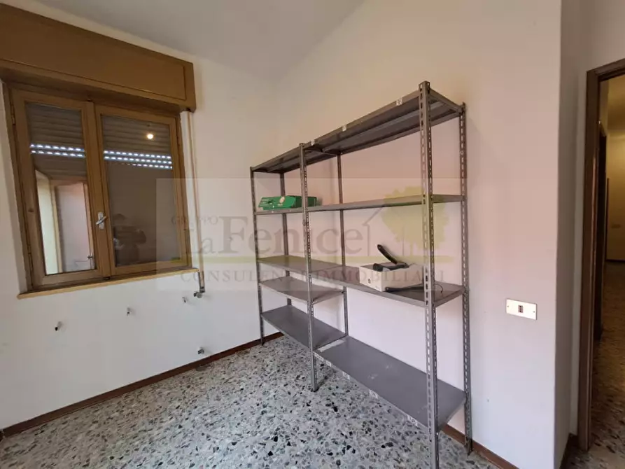 Immagine 25 di Negozio in affitto  in via Solferino Guidizzolo a Guidizzolo