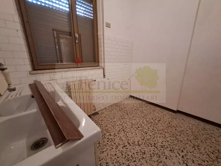 Immagine 26 di Negozio in affitto  in via Solferino Guidizzolo a Guidizzolo