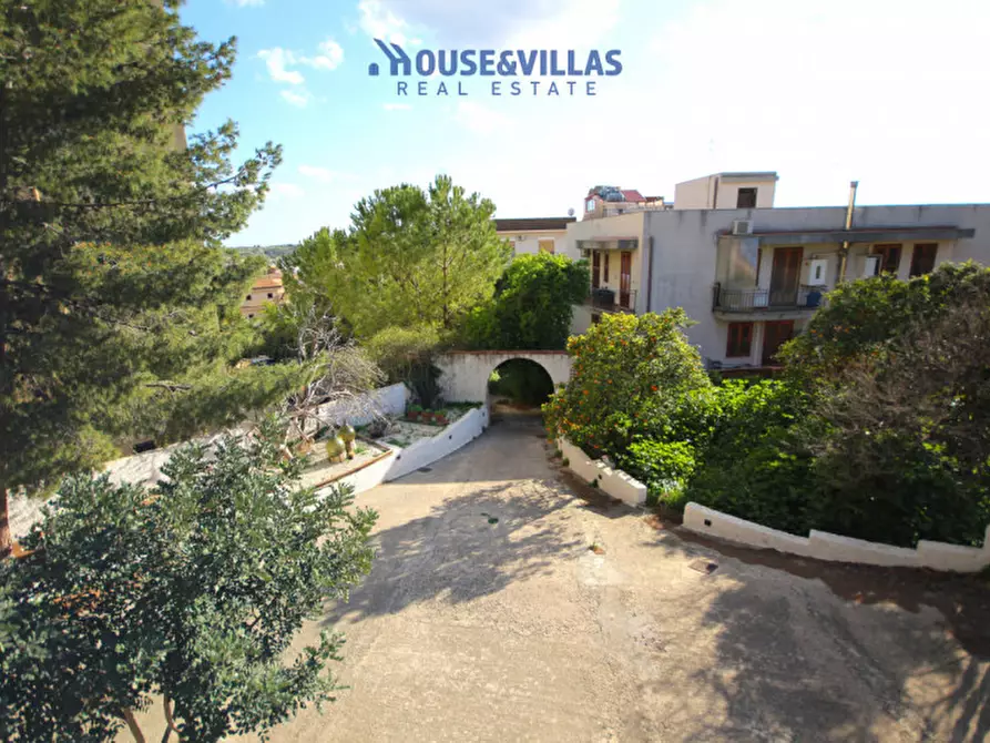 Immagine 10 di Villa in vendita  in via duca giordano a Noto