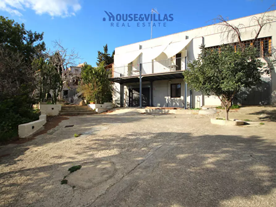 Immagine 46 di Villa in vendita  in via duca giordano a Noto