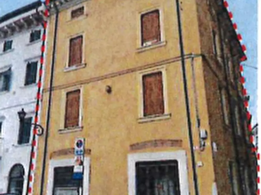 Immagine 1 di Palazzo in vendita  in VICOLO BALDANI 246 a Bussolengo