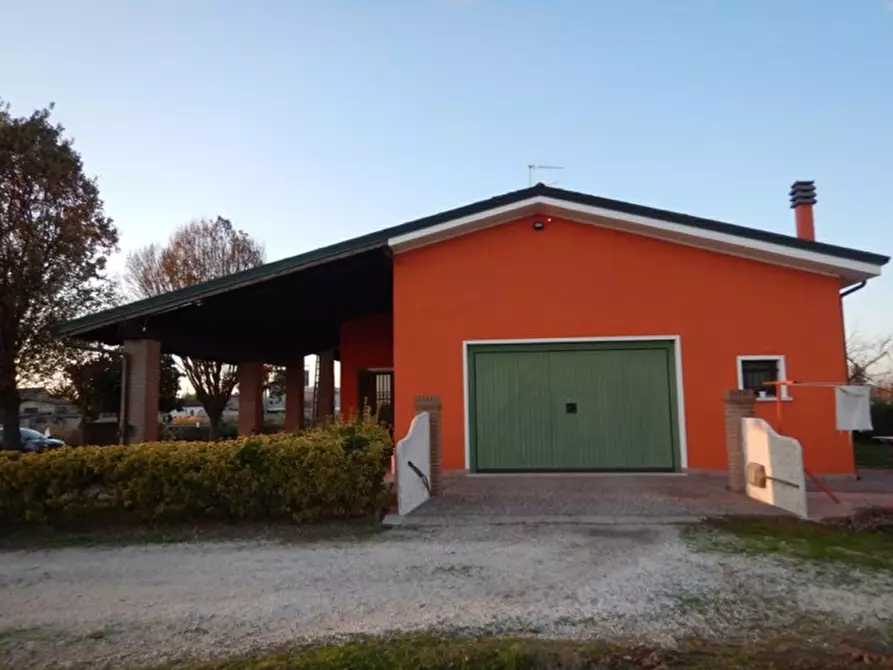 Immagine 1 di Garage in vendita  in VIA MANTOVA 142 a Borgo Virgilio