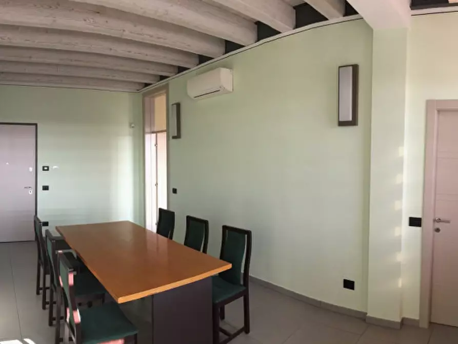 Immagine 1 di Ufficio in vendita  in Viale delle industrie a Rovigo