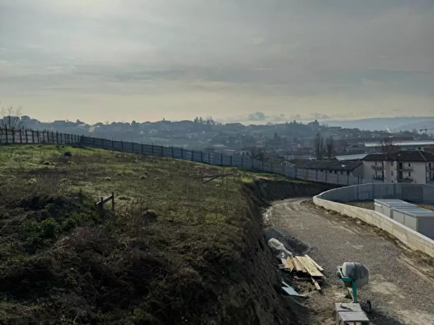 Immagine 9 di Terreno in vendita  a Guarene