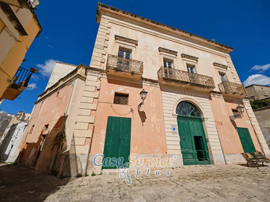 Immagine 1 di Palazzo in vendita  in Via Lucia La Greca a Parabita