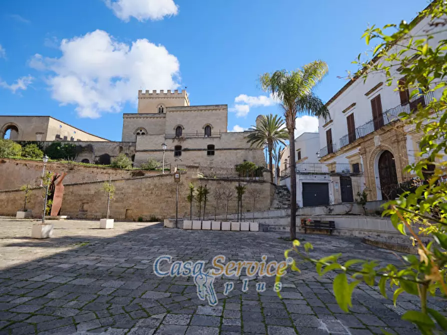 Immagine 3 di Palazzo in vendita  in Via Lucia La Greca a Parabita