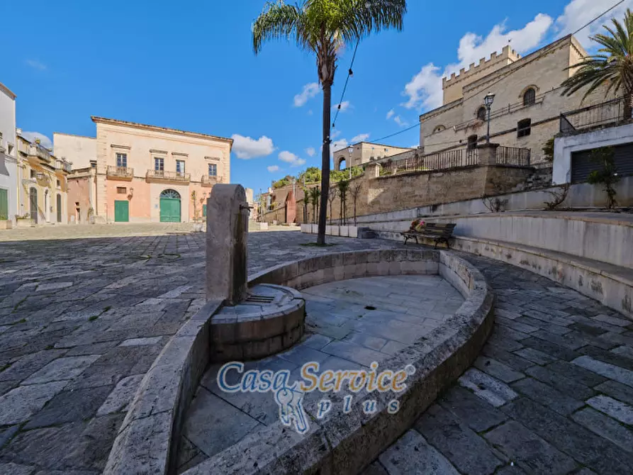 Immagine 4 di Palazzo in vendita  in Via Lucia La Greca a Parabita