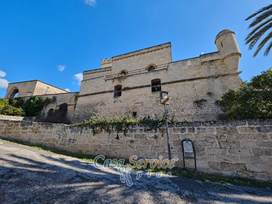 Immagine 6 di Palazzo in vendita  in Via Lucia La Greca a Parabita