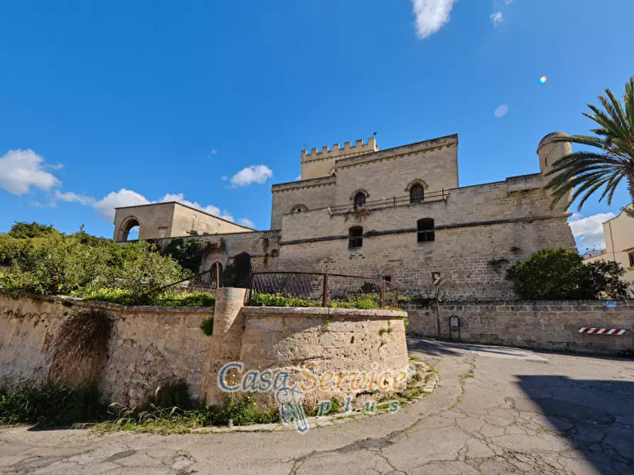 Immagine 8 di Palazzo in vendita  in Via Lucia La Greca a Parabita