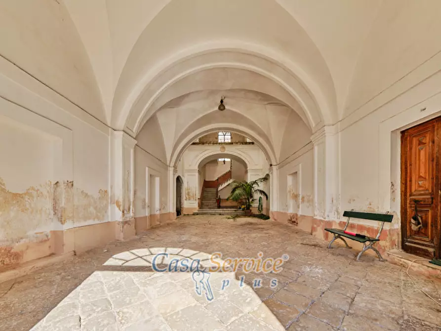 Immagine 9 di Palazzo in vendita  in Via Lucia La Greca a Parabita