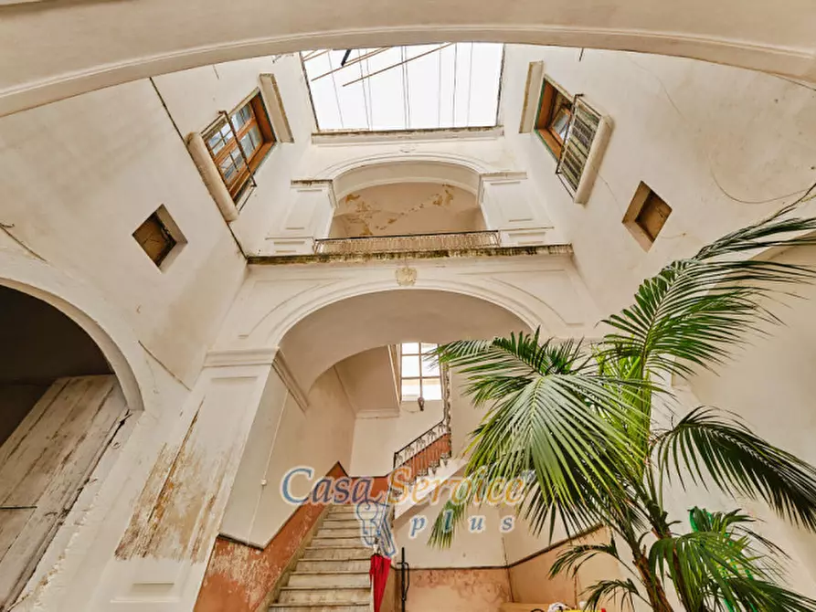 Immagine 11 di Palazzo in vendita  in Via Lucia La Greca a Parabita