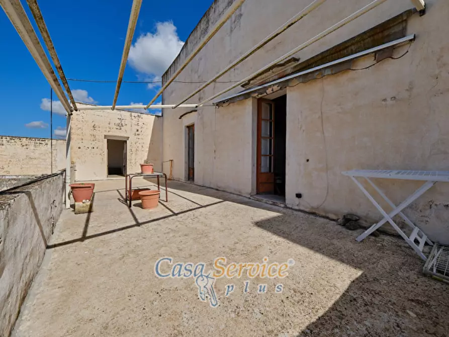 Immagine 14 di Palazzo in vendita  in Via Lucia La Greca a Parabita